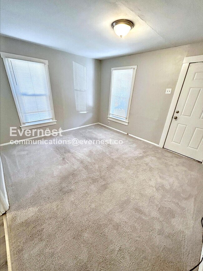 Building Photo - PROMO: Get HALF month’s rent free when you sign the lease TODAY! / 3 Bed, 1 Bath Home with Off-St...