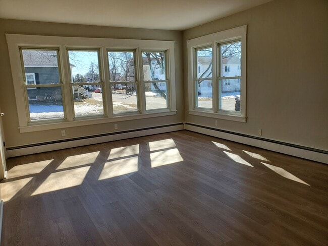 Building Photo - 12 Villa St