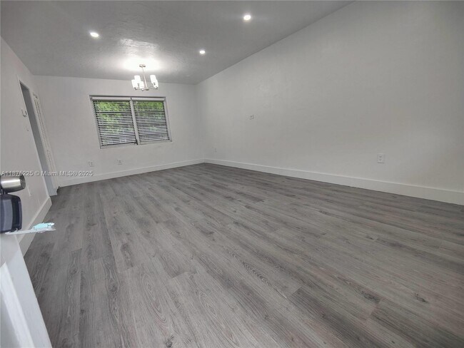Building Photo - 2165 Bay Dr