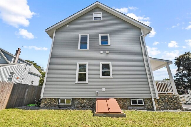 Building Photo - 10 Cain Ave