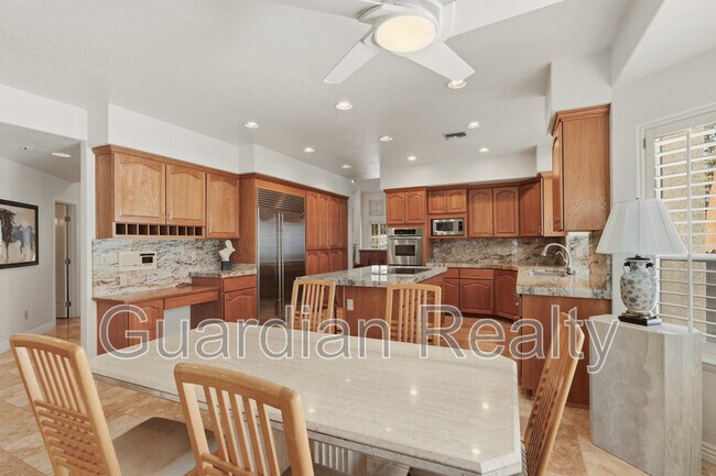 Building Photo - 1888 Woodhaven Dr