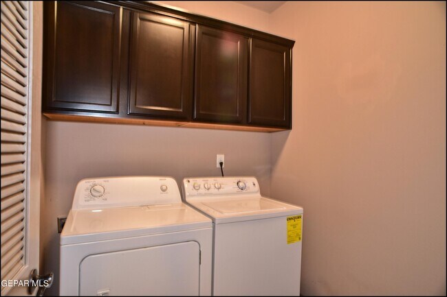 Building Photo - 14373 High Rock Dr