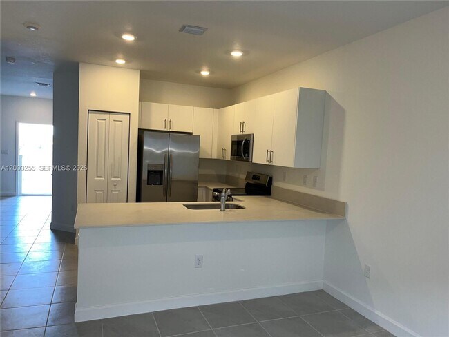 Building Photo - 2679 SE 25th Ter