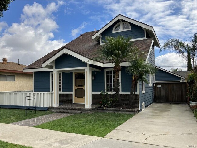 Building Photo - 820 Loma Ave
