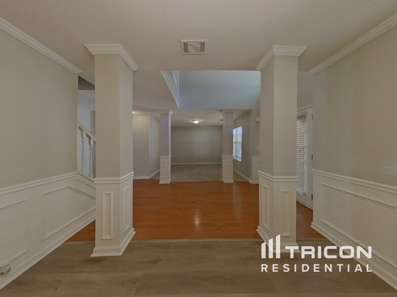 Building Photo - 2880 Chilhowee Dr