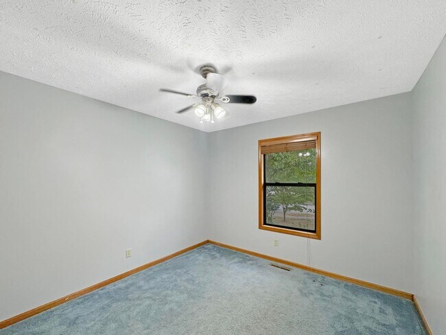 Building Photo - 303 S Suburban Ave