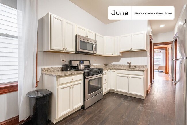 Building Photo - Private bedroom in 3 bed/1 bath Home