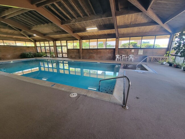 Building Photo - Newly Remodeled 1bed/1bath condo in Stonegate Community in Gunbarrel