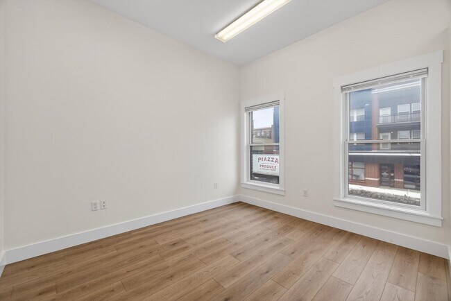Building Photo - 116 E 3rd St