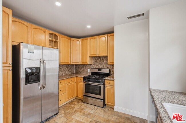 Building Photo - 525 N Crescent Heights Blvd