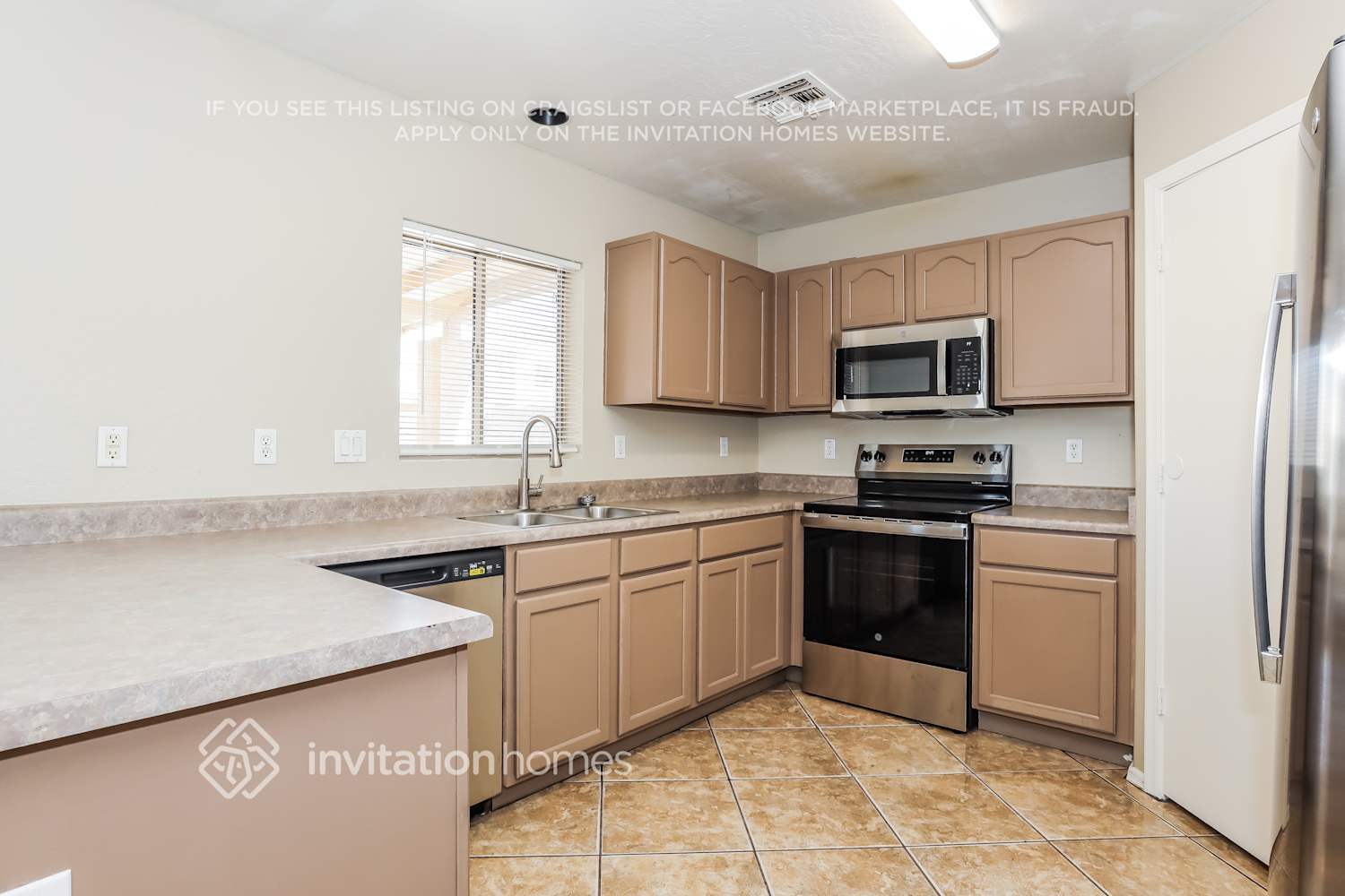 Building Photo - 12334 W Windrose Dr