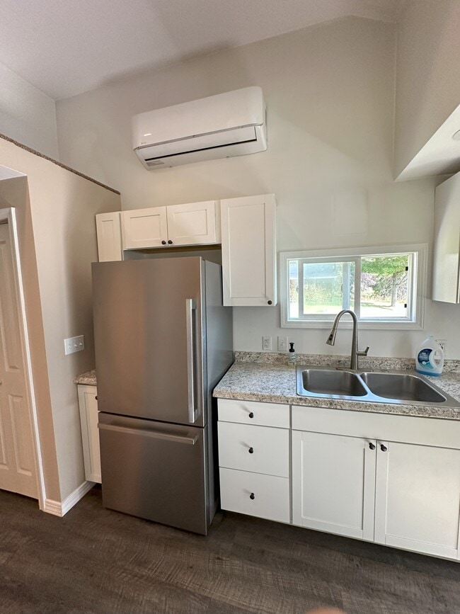 Building Photo - 2273 S County Line Rd