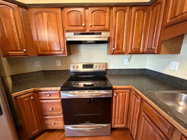 Building Photo - 810 Beverley Dr