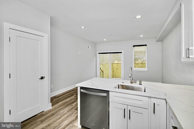 Building Photo - Brand New Luxury Apartments