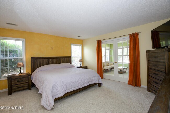 Building Photo - 127 Pine Lake Dr