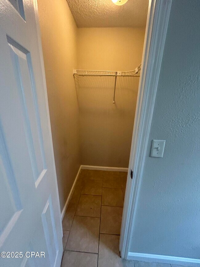 Building Photo - 3914 E 11th St