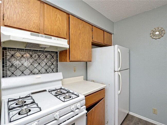 Building Photo - 5809 Spring Meadow Rd