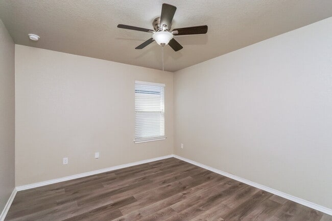 Building Photo - 6535 Davenport Bay