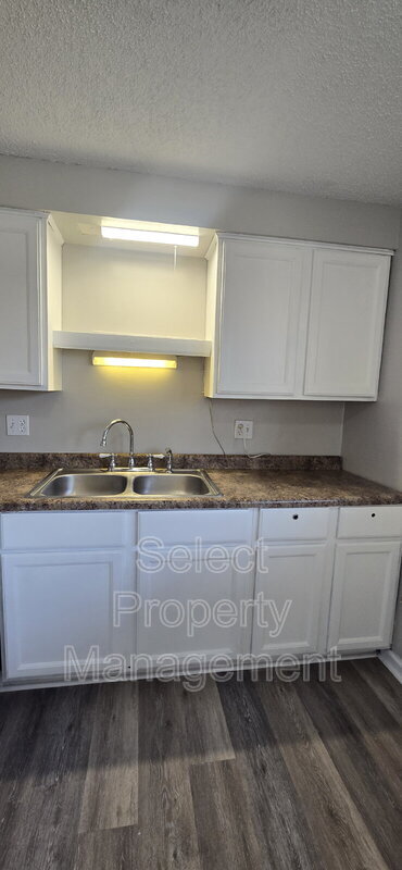 Building Photo - 3914 Maplecrest Rd