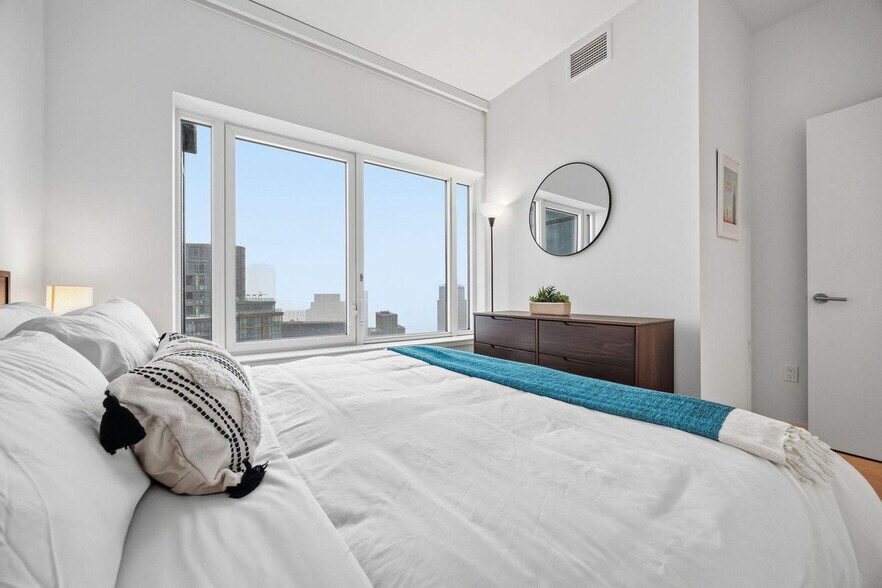 Building Photo - 16 Dupont St