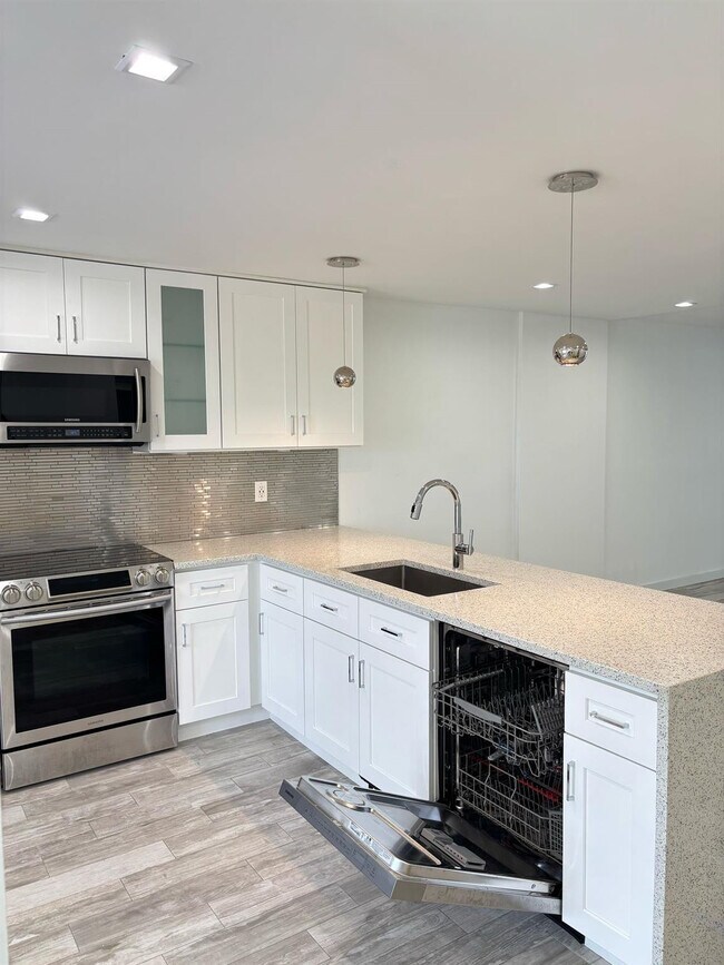 Building Photo - 1629 Riverview Rd