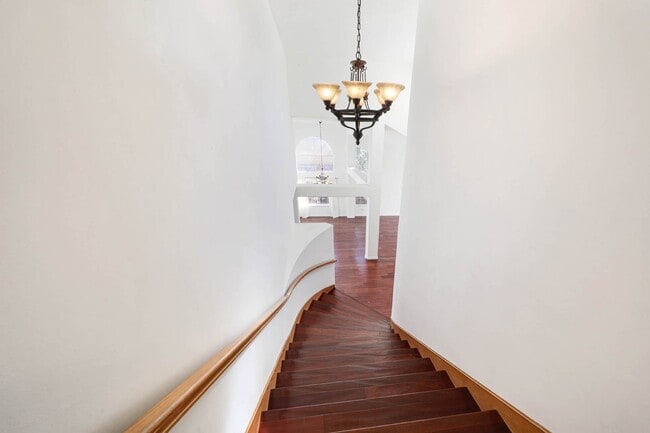 Building Photo - Exceptional 5 bedroom home in Aliso Viejo