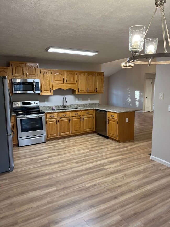 Building Photo - 392 Southridge Cir