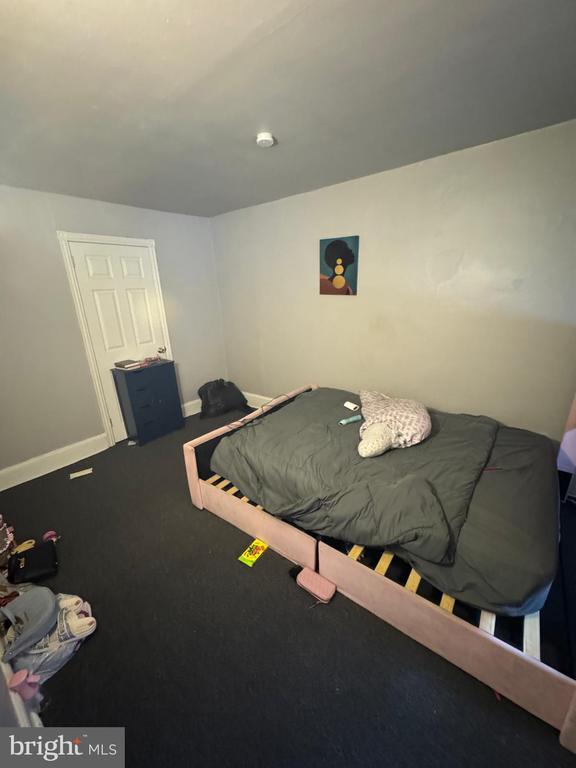 Building Photo - 533 Buttonwood St