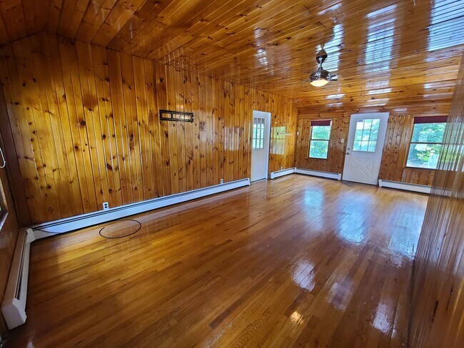 Building Photo - 426 S County Trail