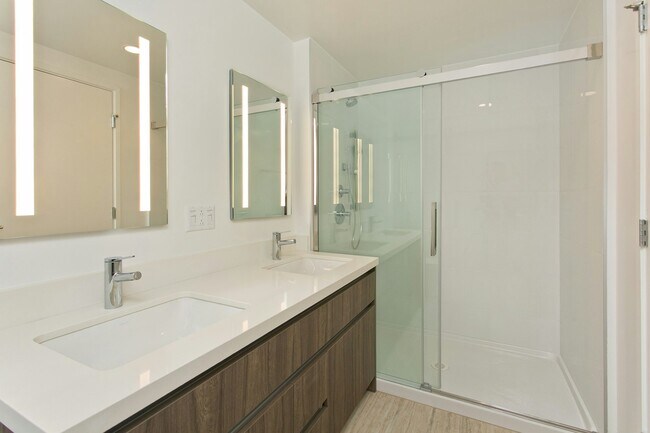 Building Photo - 1515 Liona St