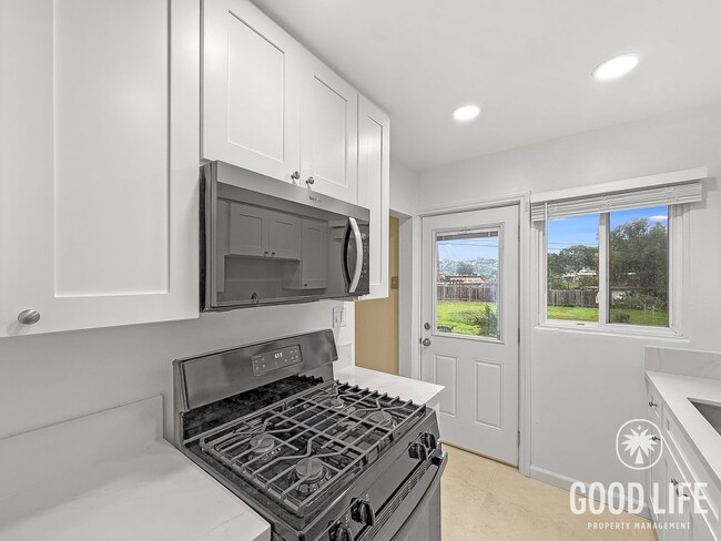 Building Photo - Charming 2BR/2BA home available in La Mesa with Large backyard!