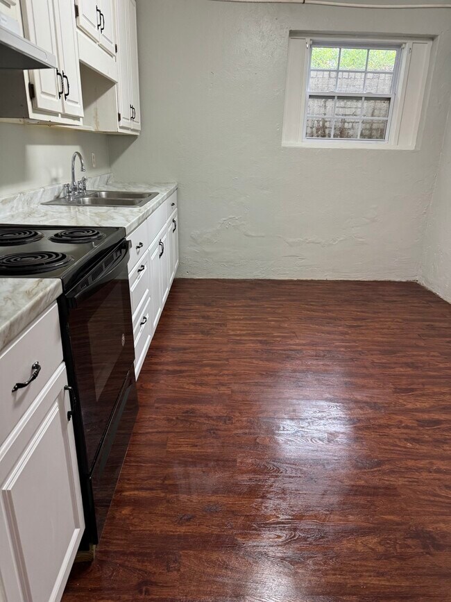 Building Photo - 567 Northside Dr