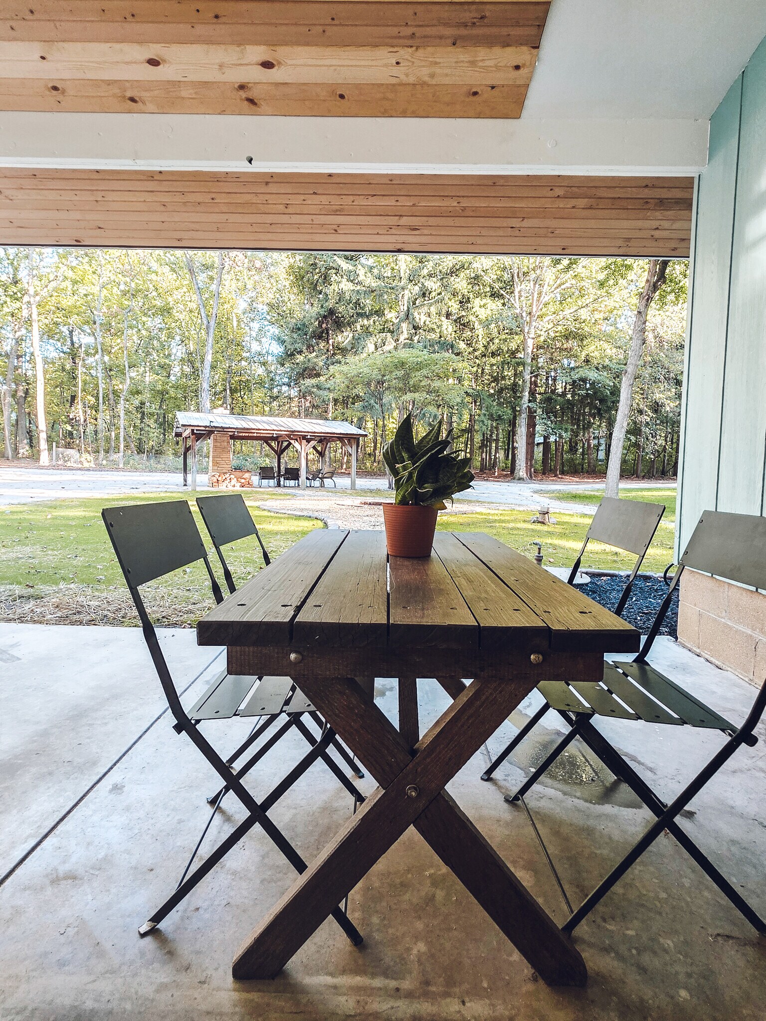 Front porch area - 1008 W Singing Woods Rd