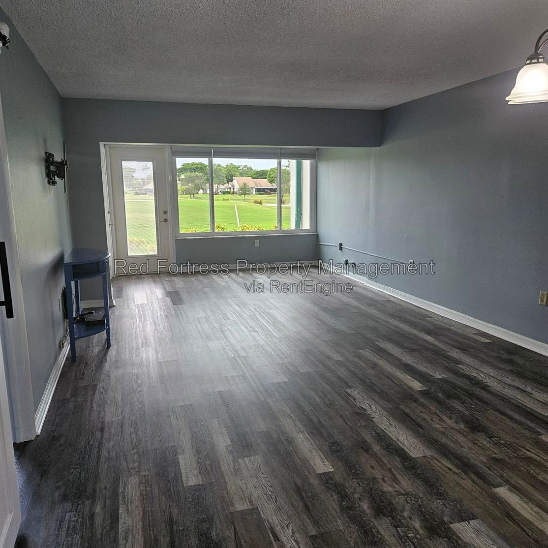 Building Photo - 1660 Pine Valley Dr
