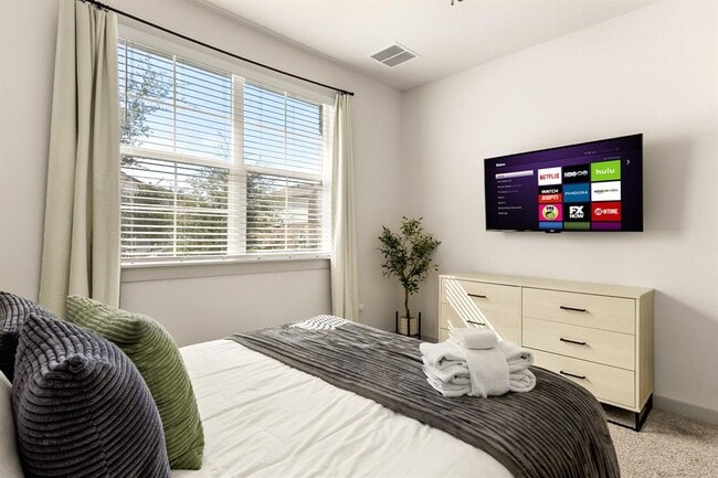 Building Photo - 10513 Defender Trl