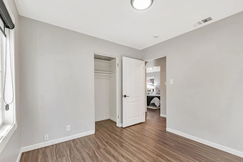 Building Photo - 2571 Los Coches Ave