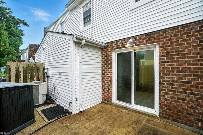 Building Photo - 590 Tenbee Ln