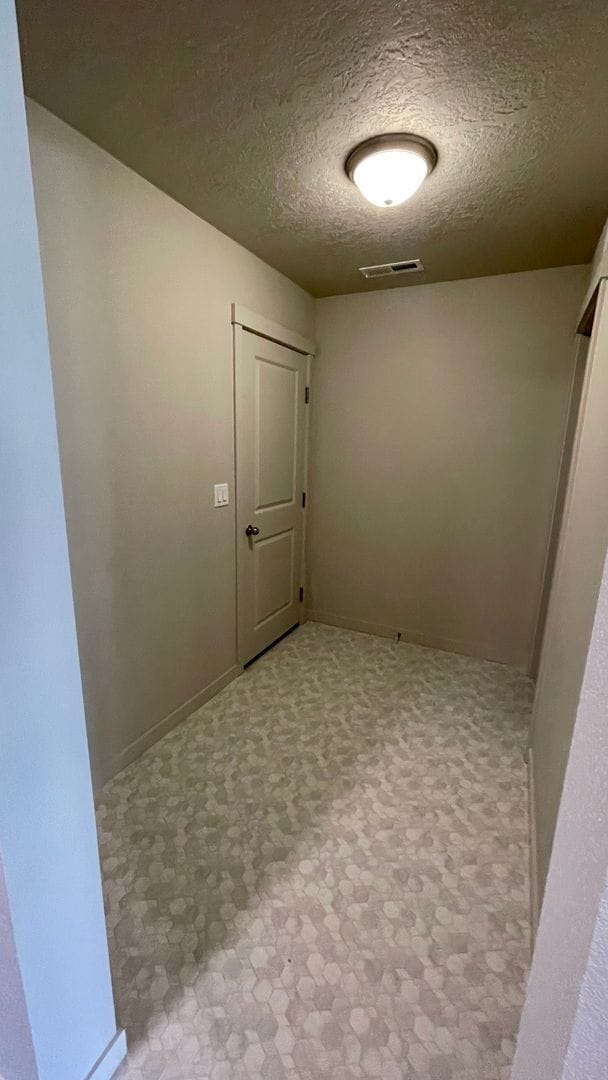 Building Photo - $2,199.00 / Large 4 bed 2 bath / 3 car gar...
