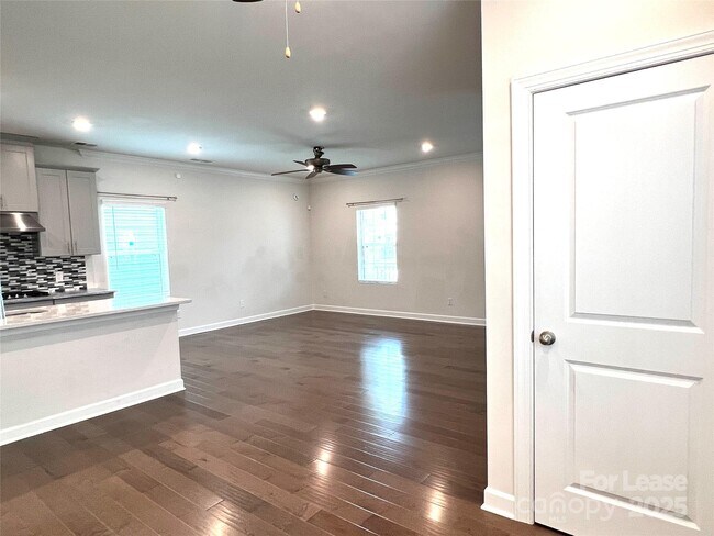 Building Photo - 216 Emmett Dr