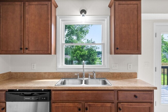 Building Photo - 227 Short St