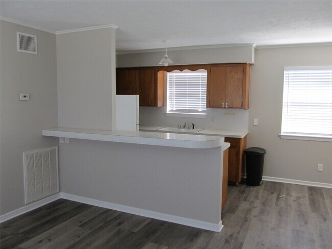 Building Photo - 3 Avenue E