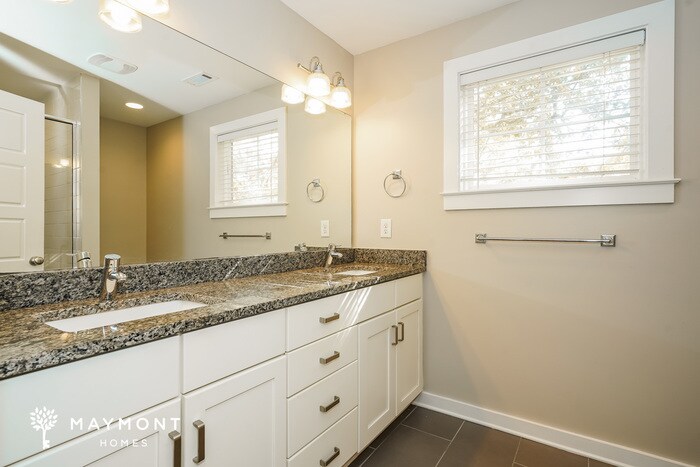 Building Photo - 2022B Greenwood Cir