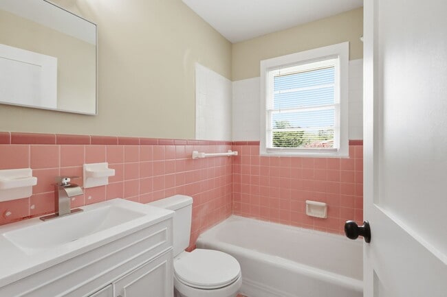 Building Photo - 3 bed/2.5 bath home FOR RENT!!