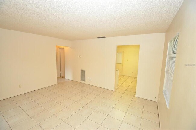 Building Photo - 1428 E Fern Rd