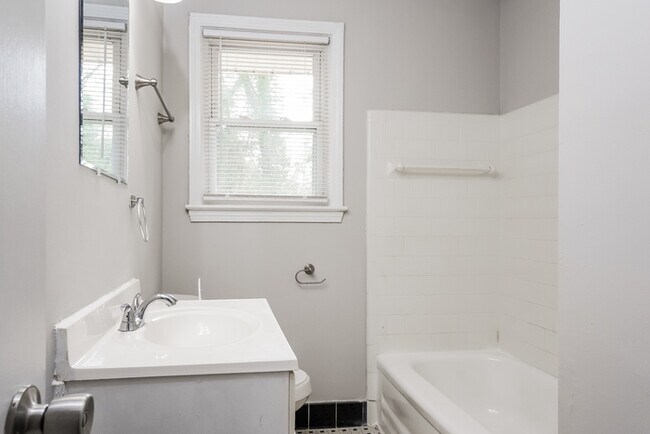 Building Photo - 311 E Dorchester Blvd