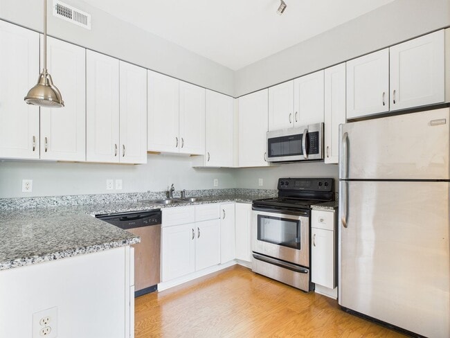 Primary Photo - 2028 W Cary St