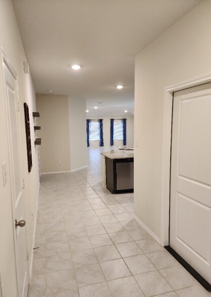 Building Photo - 1220 Meadow Creek Dr