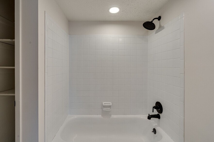 Building Photo - 2845 Dayton Blvd