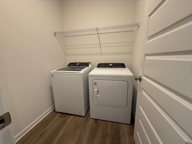 Building Photo - Beautiful 3/2 Single Family house with 2 car garage