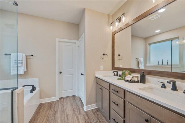 Building Photo - 4 Bedroom, 2 Bath in Dove Crossing Subdivi...